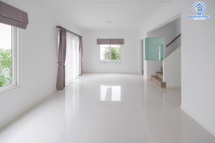 บ้านเดี่ยวมือสอง นนทบุรี ม.พฤกษ์ลดา ราชพฤกษ์-345 เนื้อที่กว้างขวางมากถึง 53.40 ตร.ว. ฟังก์ชัน 3 ห้องนอน 3 ห้องน้ำ ที่จอดรถ 2 คัน บ้านสภาพใหม่เอี่ยม พร้อมเข้าอยู่ ตั้งบนทำเลเดินทางสะดวก ใกล้รถไฟฟ้าสายสีม่วง "สถานีคลองบางไผ่" และจุดขึ้นทางด่วน "ศรีรัช(แจ้งวัฒนะ)"